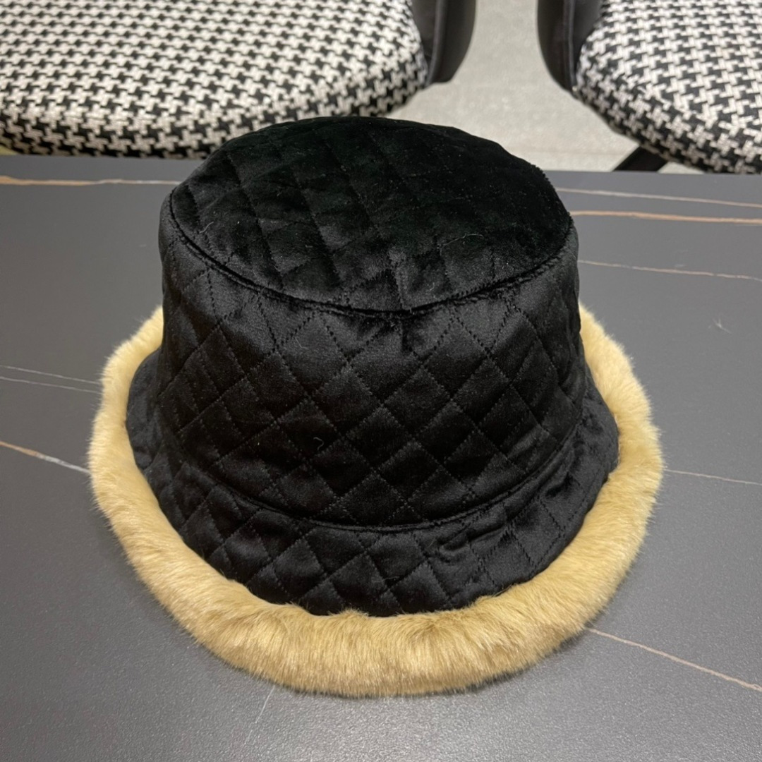  PRADA普拉达 2025新款毛绒针织帽子女冬加厚保暖护耳显脸小秋冬毛线帽网红同款