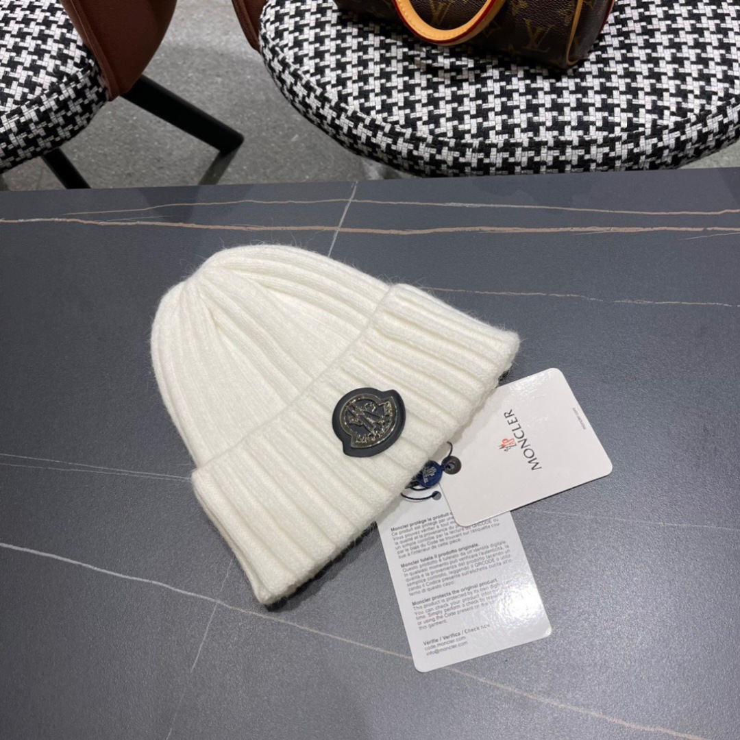 Moncler蒙口秋冬针织毛线帽
超火爆 质感一流 出街超好搭配！
