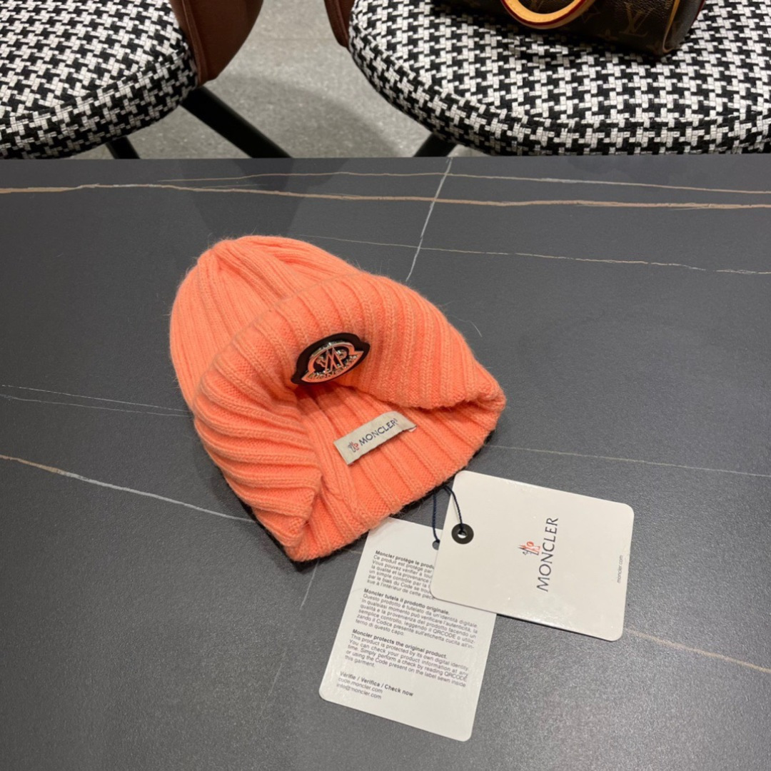  Moncler蒙口秋冬针织毛线帽
超火爆 质感一流 出街超好搭配！