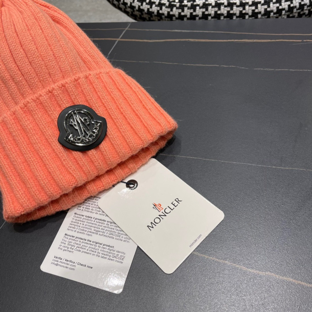  Moncler蒙口秋冬针织毛线帽
超火爆 质感一流 出街超好搭配！