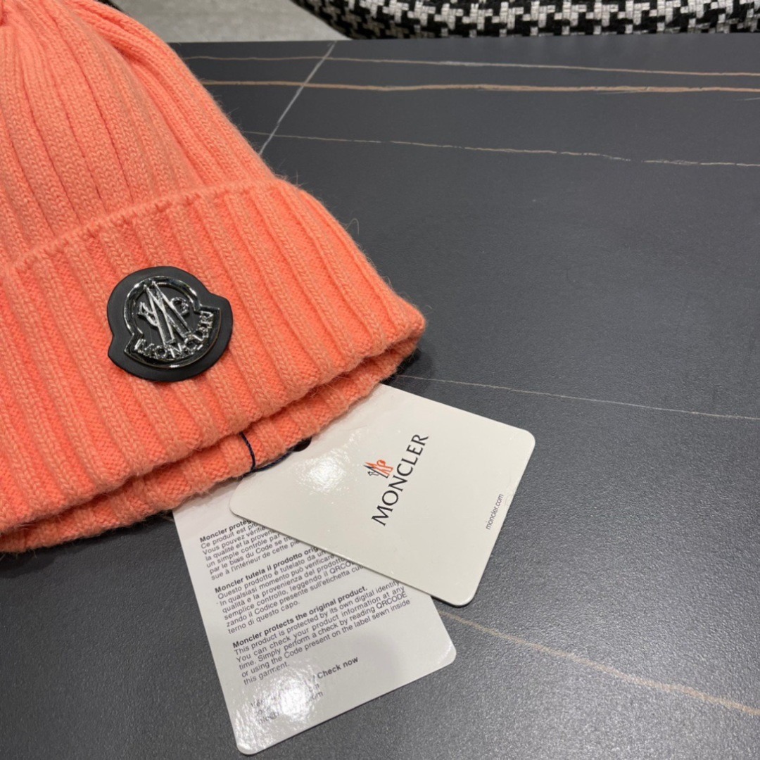  Moncler蒙口秋冬针织毛线帽
超火爆 质感一流 出街超好搭配！