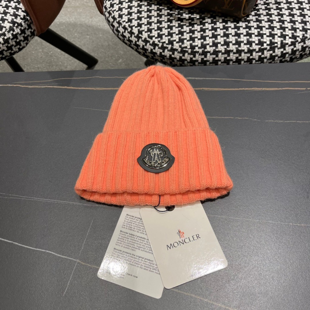  Moncler蒙口秋冬针织毛线帽
超火爆 质感一流 出街超好搭配！