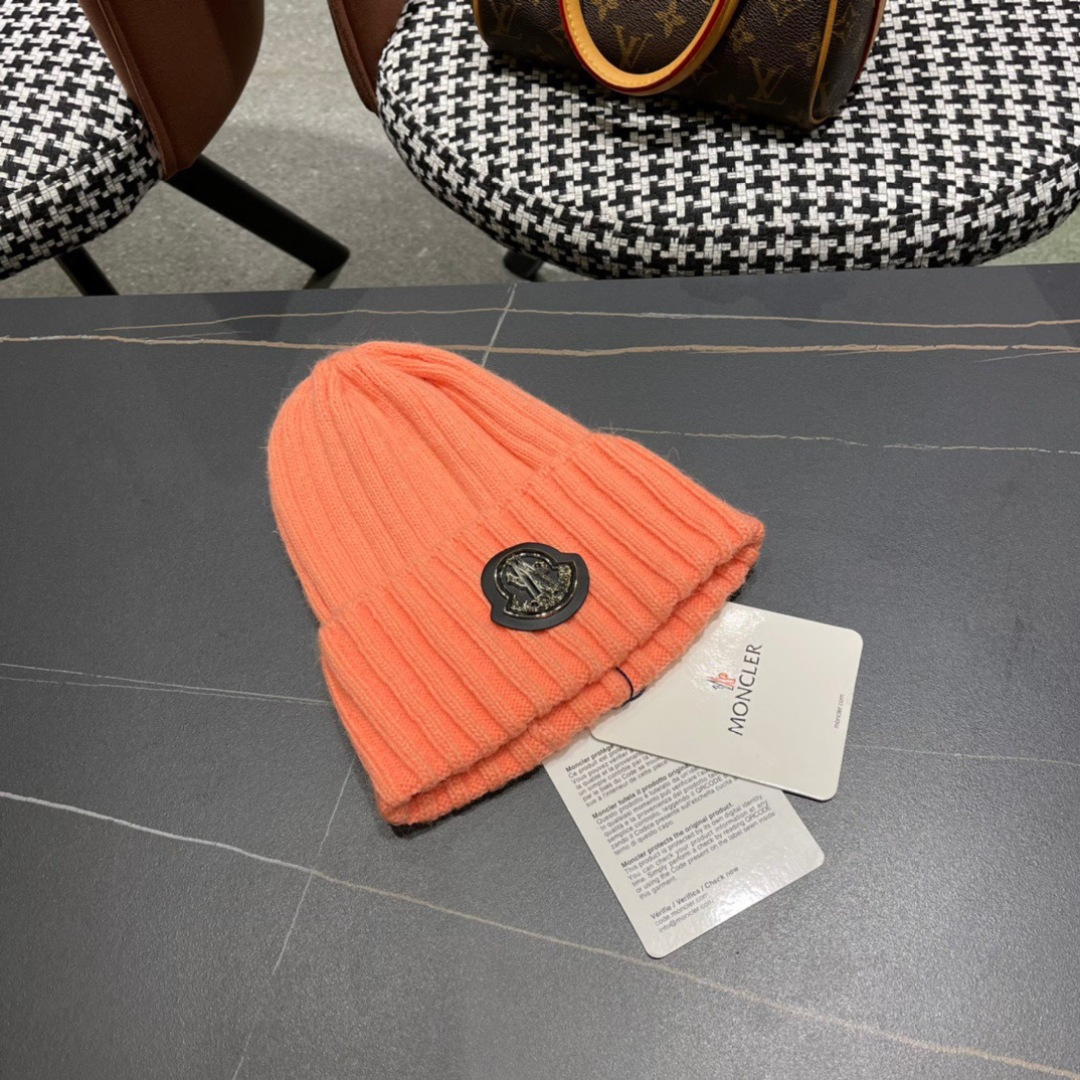  Moncler蒙口秋冬针织毛线帽
超火爆 质感一流 出街超好搭配！