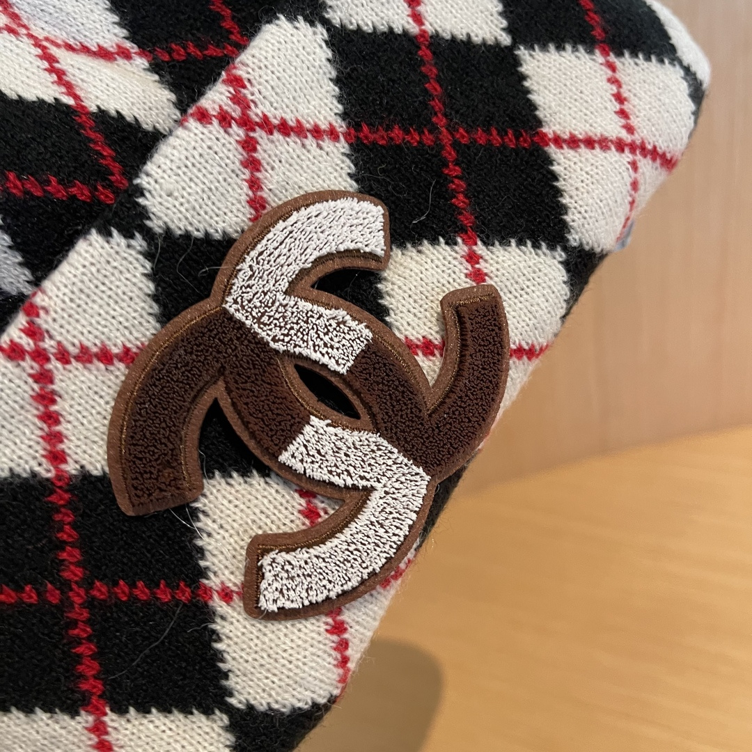  Chanel香奈儿秋冬毛线帽，小红书爆款，手感超柔软舒适的针织线帽，弹性极佳！