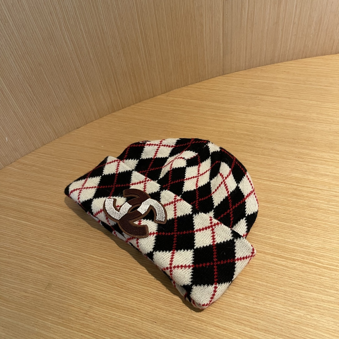  Chanel香奈儿秋冬毛线帽，小红书爆款，手感超柔软舒适的针织线帽，弹性极佳！