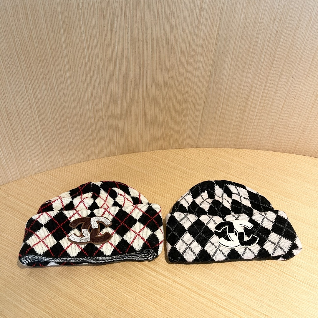  Chanel香奈儿秋冬毛线帽，小红书爆款，手感超柔软舒适的针织线帽，弹性极佳！