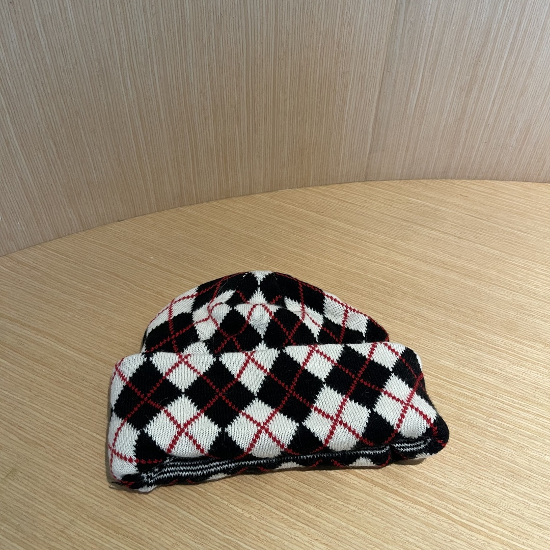  Chanel香奈儿秋冬毛线帽，小红书爆款，手感超柔软舒适的针织线帽，弹性极佳！