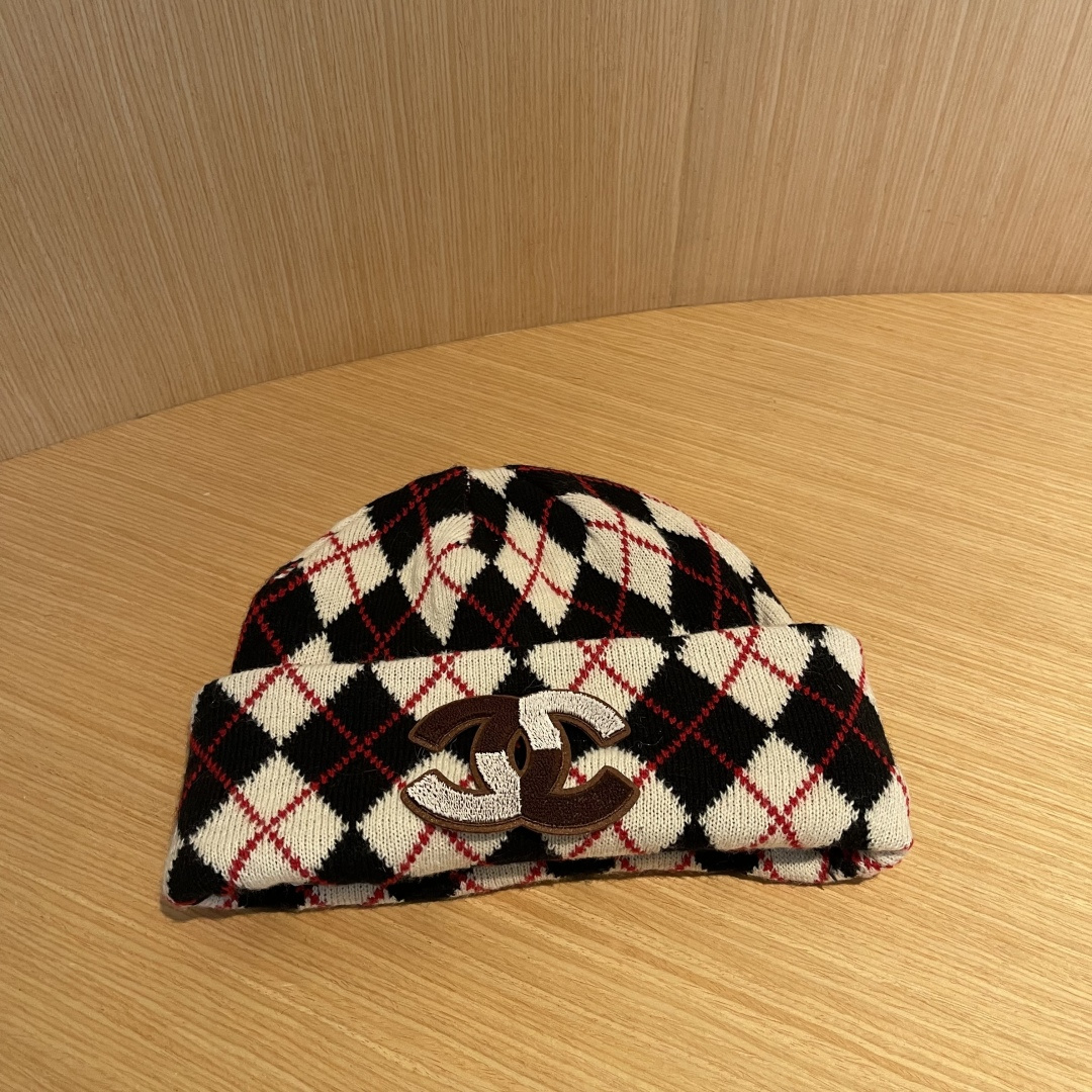  Chanel香奈儿秋冬毛线帽，小红书爆款，手感超柔软舒适的针织线帽，弹性极佳！