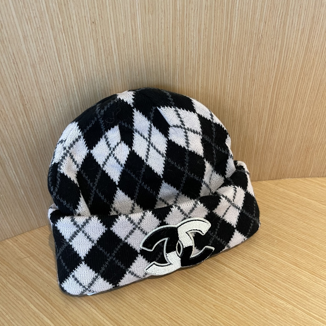  Chanel香奈儿秋冬毛线帽，小红书爆款，手感超柔软舒适的针织线帽，弹性极佳！
