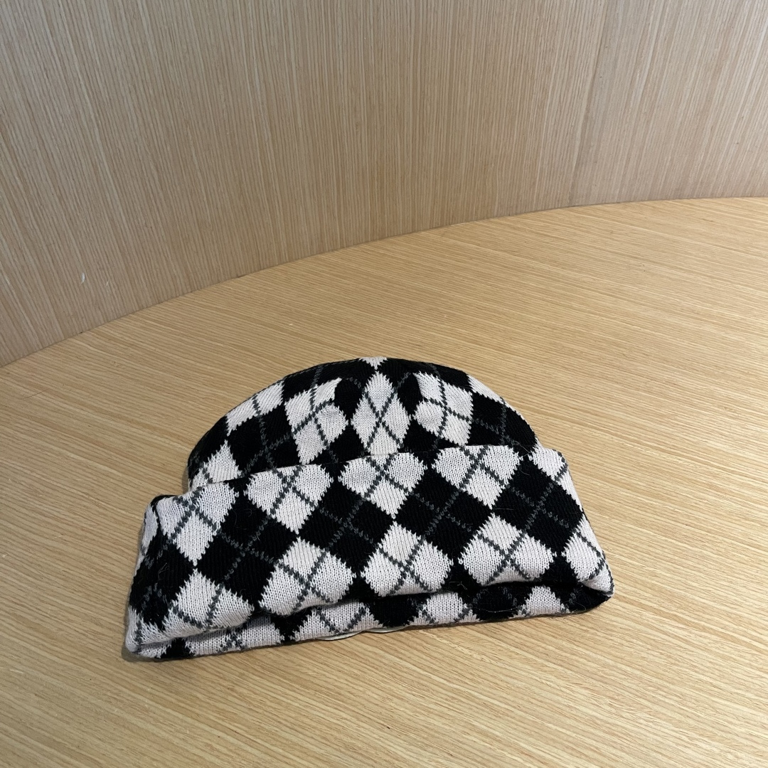  Chanel香奈儿秋冬毛线帽，小红书爆款，手感超柔软舒适的针织线帽，弹性极佳！