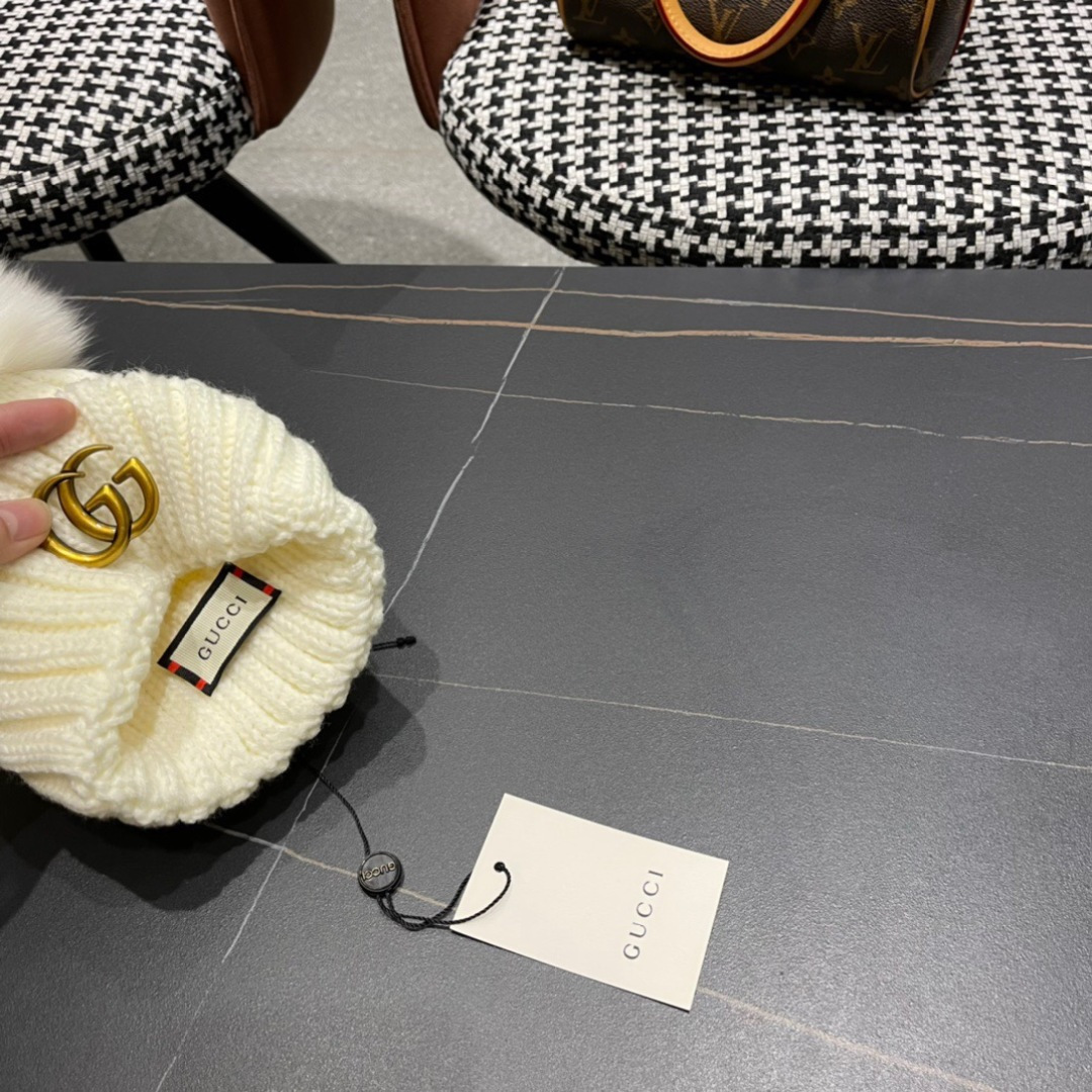   GUCCI古奇 2025时尚法式羊毛狐狸毛球毛球帽子女冬季保暖针织帽潮条纹毛线帽