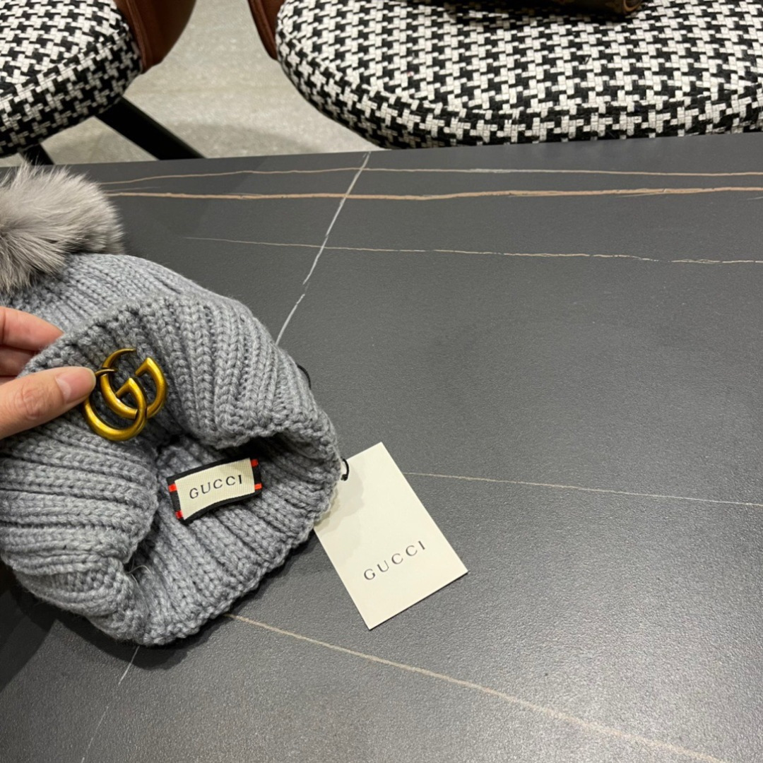   GUCCI古奇 2025时尚法式羊毛狐狸毛球毛球帽子女冬季保暖针织帽潮条纹毛线帽