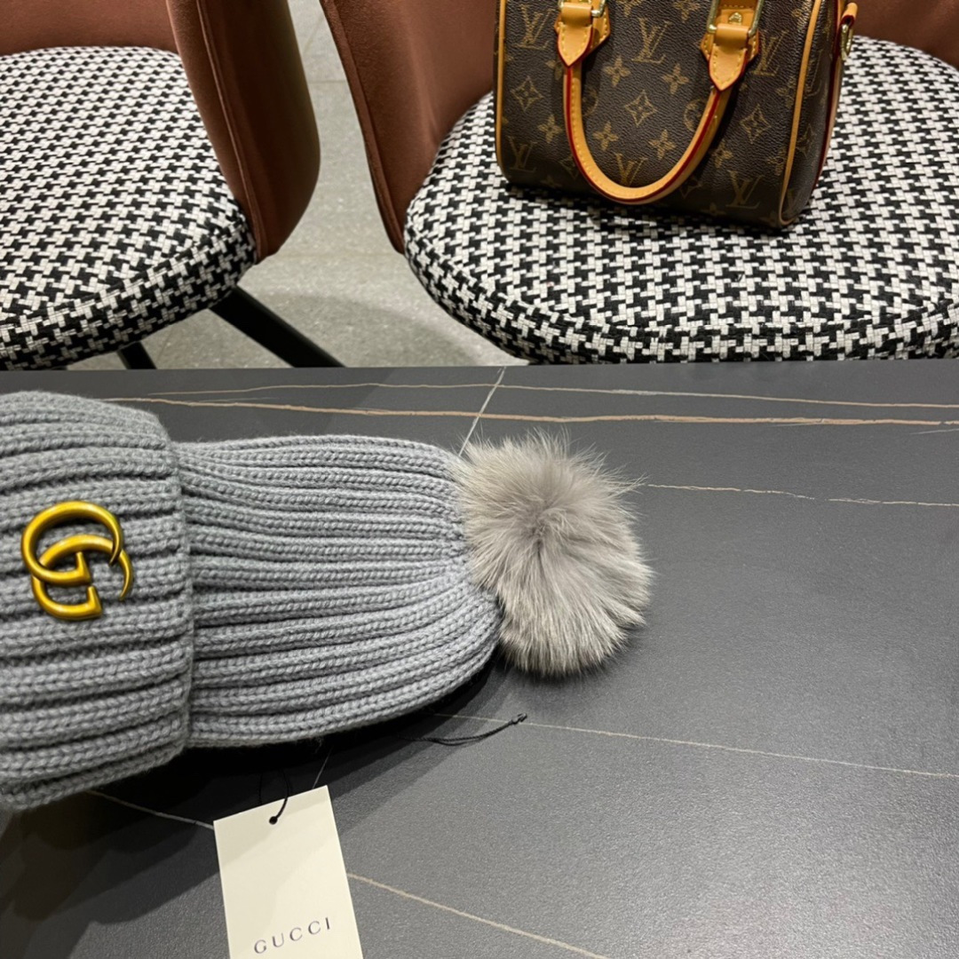   GUCCI古奇 2025时尚法式羊毛狐狸毛球毛球帽子女冬季保暖针织帽潮条纹毛线帽