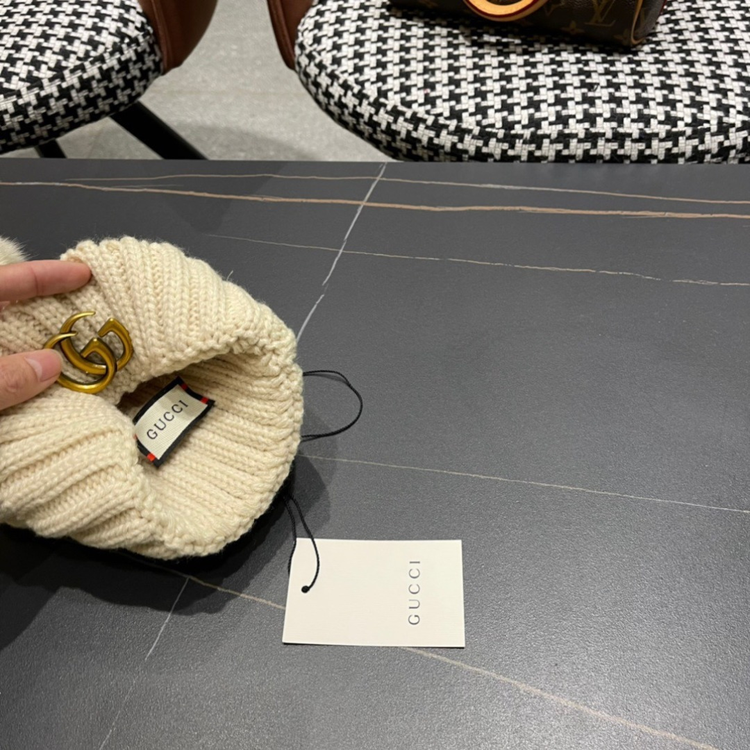  GUCCI古奇 2025时尚法式羊毛狐狸毛球毛球帽子女冬季保暖针织帽潮条纹毛线帽