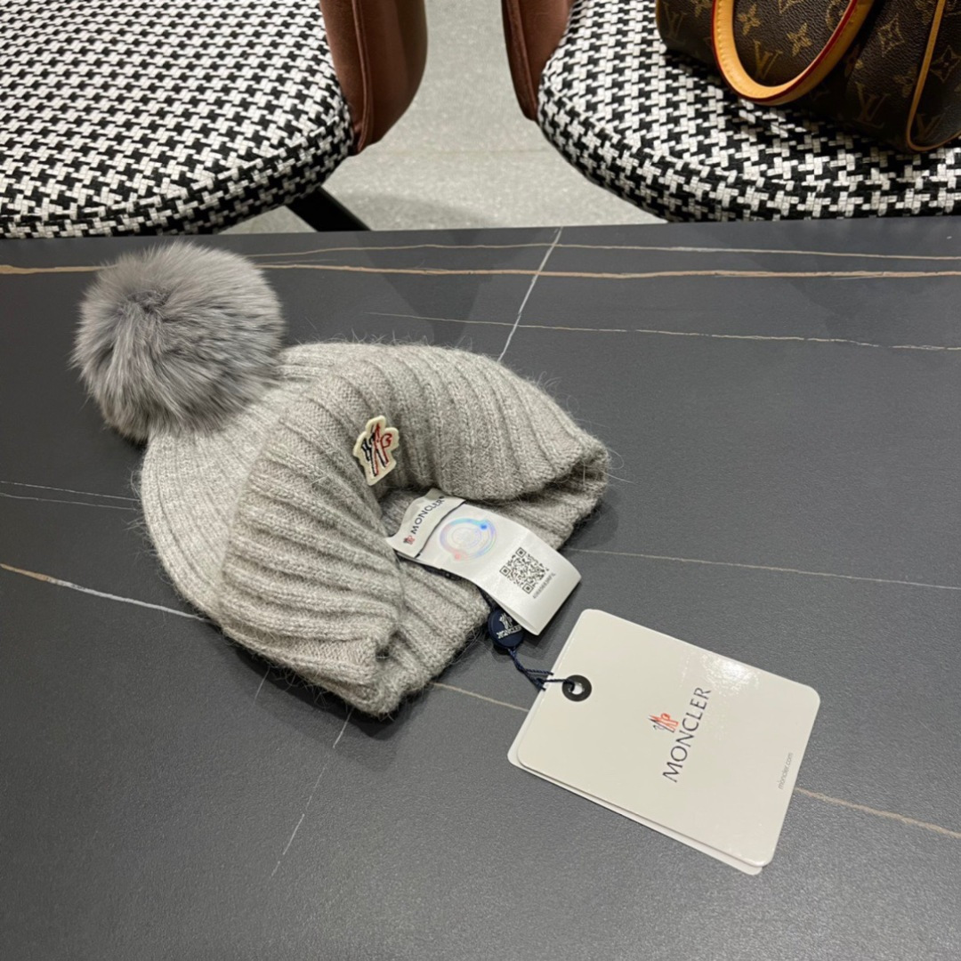   蒙口毛线帽，兔毛狐狸毛球颜色黑白米灰四色