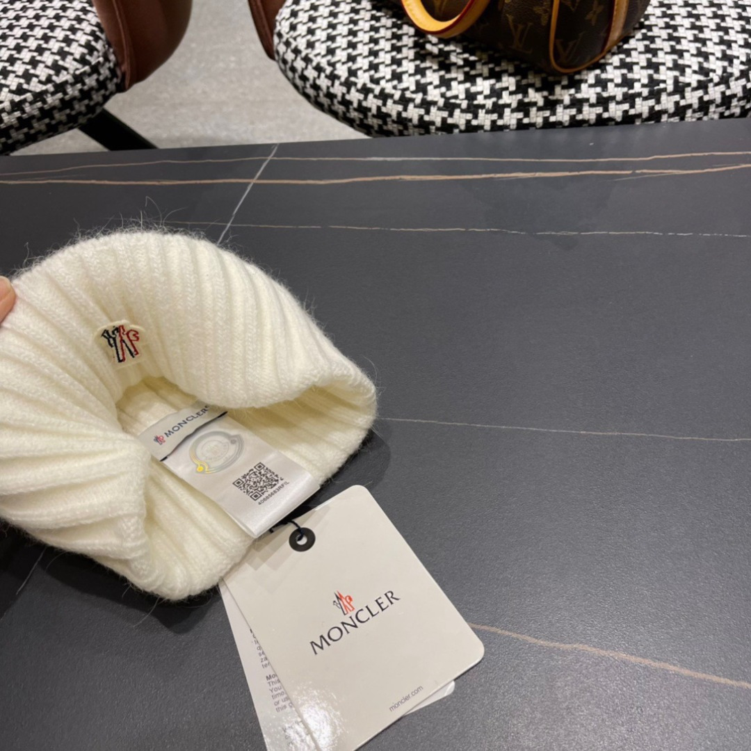   蒙口毛线帽，兔毛狐狸毛球颜色黑白米灰四色