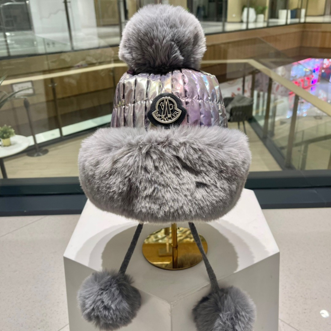  🧢蒙口Moncler👒白色冬季雪地毛线帽女毛球护耳毛茸茸雷锋帽保暖加绒防风滑雪帽潮 🧢蒙口Moncle