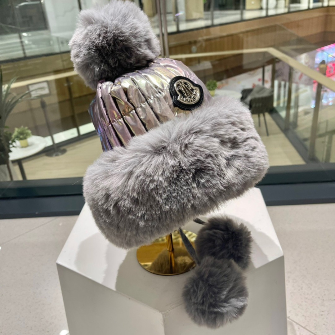  🧢蒙口Moncler👒白色冬季雪地毛线帽女毛球护耳毛茸茸雷锋帽保暖加绒防风滑雪帽潮 🧢蒙口Moncle