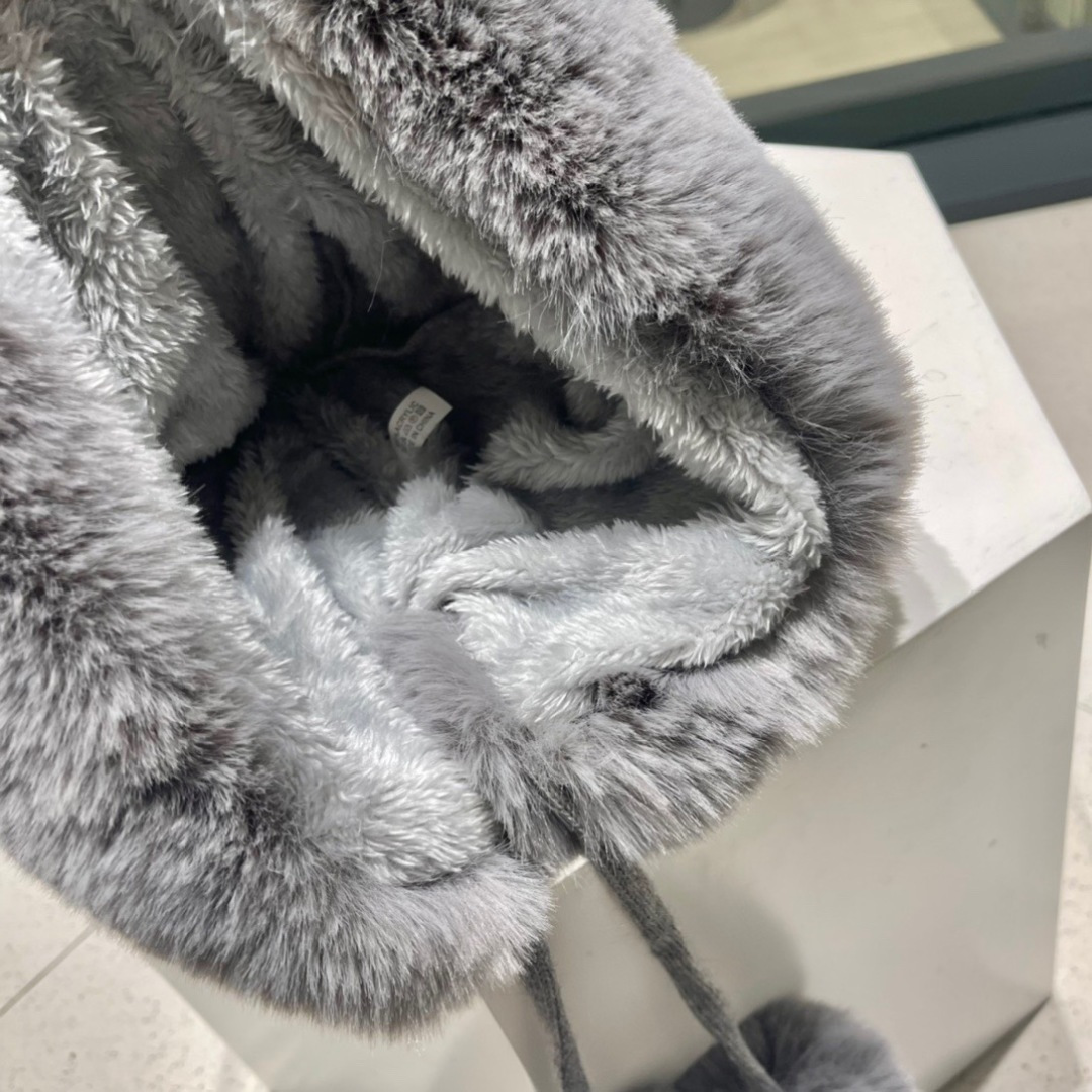  🧢蒙口Moncler👒白色冬季雪地毛线帽女毛球护耳毛茸茸雷锋帽保暖加绒防风滑雪帽潮 🧢蒙口Moncle