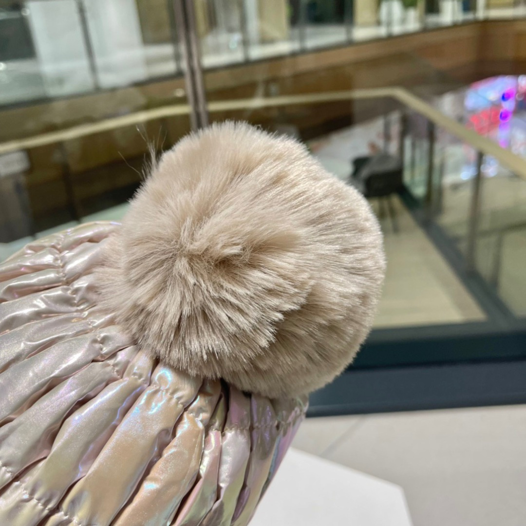  🧢蒙口Moncler👒白色冬季雪地毛线帽女毛球护耳毛茸茸雷锋帽保暖加绒防风滑雪帽潮 🧢蒙口Moncle