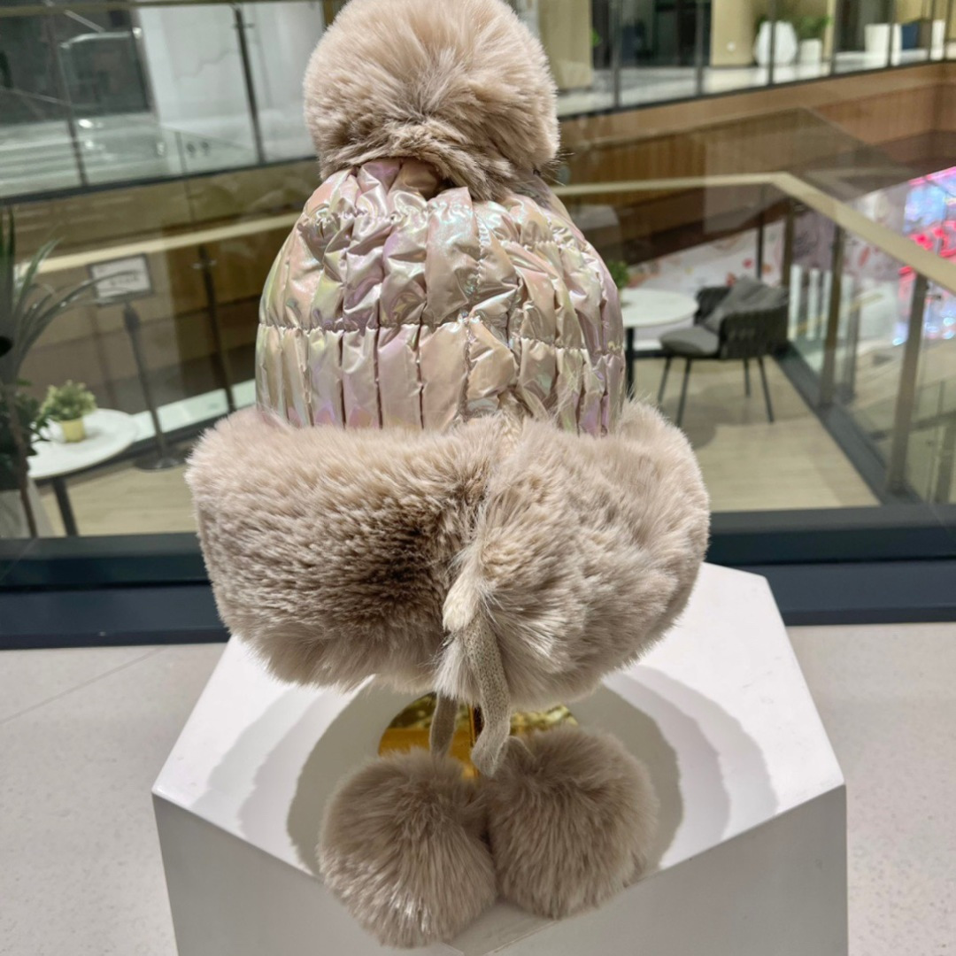  🧢蒙口Moncler👒白色冬季雪地毛线帽女毛球护耳毛茸茸雷锋帽保暖加绒防风滑雪帽潮 🧢蒙口Moncle