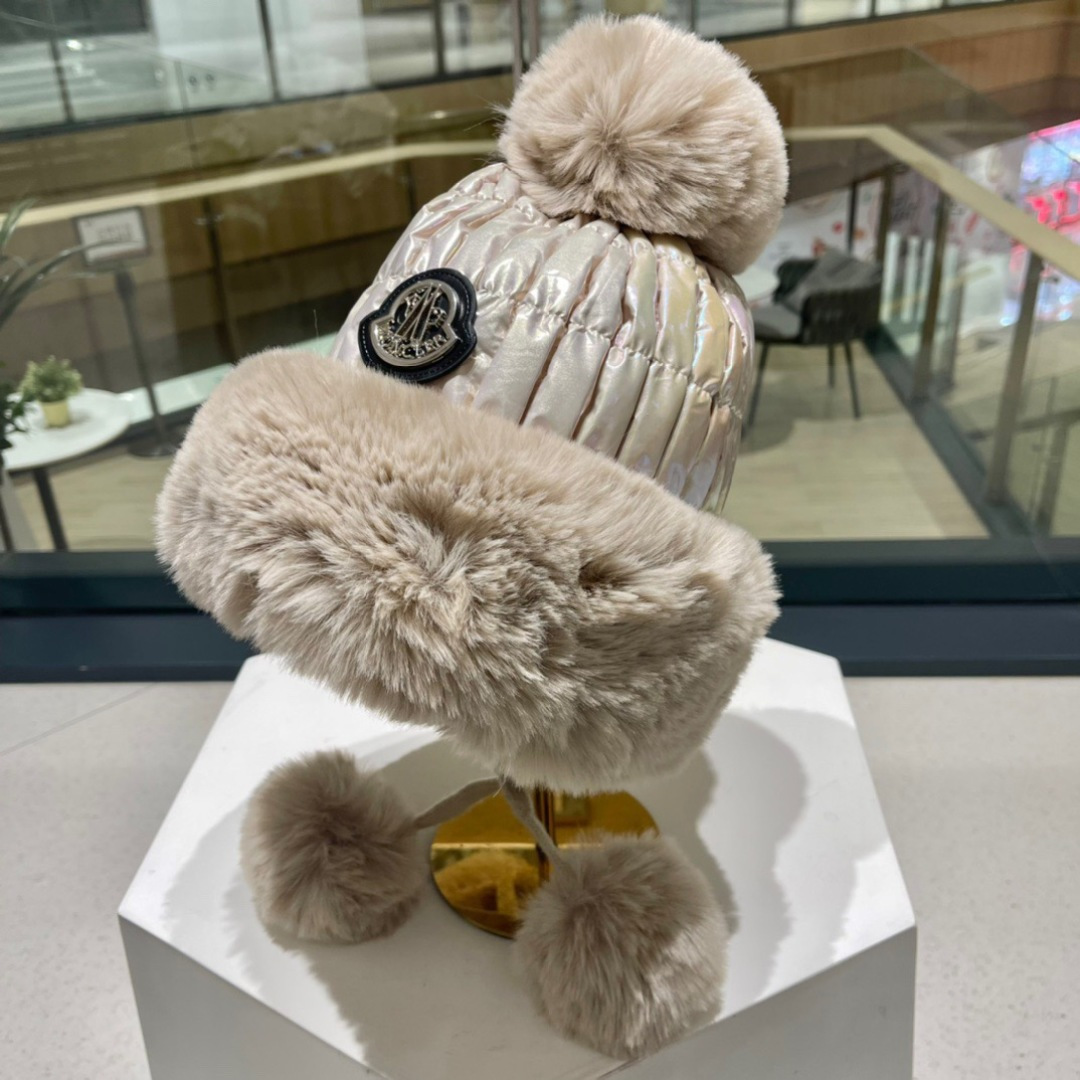  🧢蒙口Moncler👒白色冬季雪地毛线帽女毛球护耳毛茸茸雷锋帽保暖加绒防风滑雪帽潮 🧢蒙口Moncle