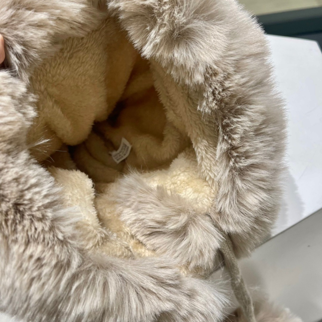  🧢蒙口Moncler👒白色冬季雪地毛线帽女毛球护耳毛茸茸雷锋帽保暖加绒防风滑雪帽潮 🧢蒙口Moncle