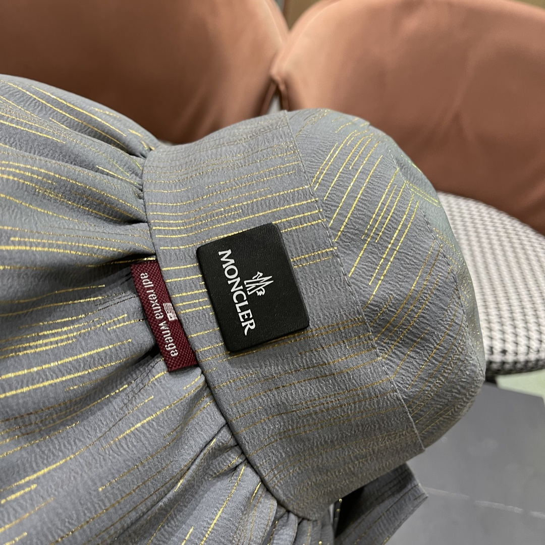  蒙囗MONCLER 2025新款帽子纯色彩胶蝴蝶结渔夫帽户外防紫
外线太阳帽夏季遮阳帽