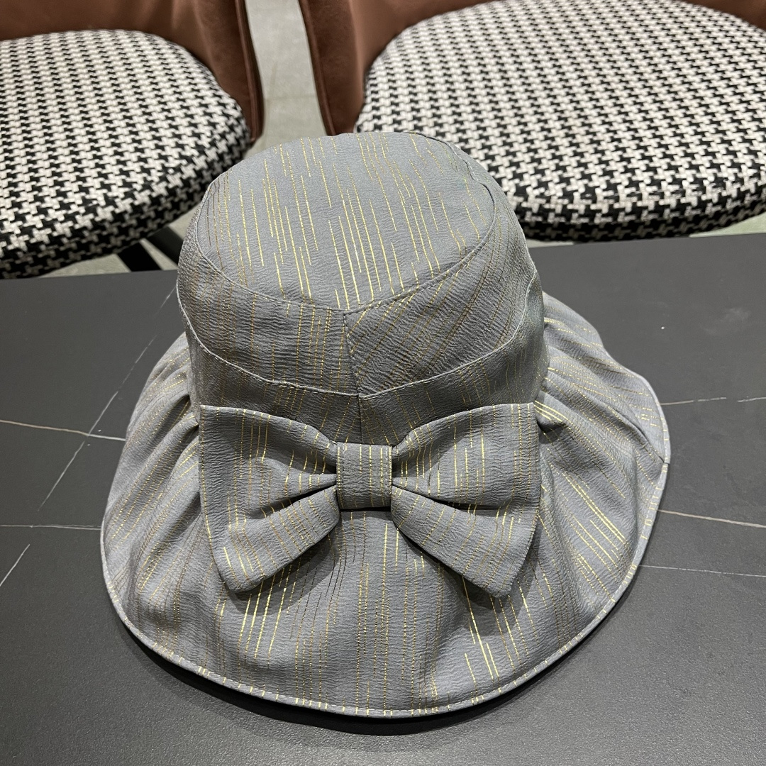  蒙囗MONCLER 2025新款帽子纯色彩胶蝴蝶结渔夫帽户外防紫
外线太阳帽夏季遮阳帽