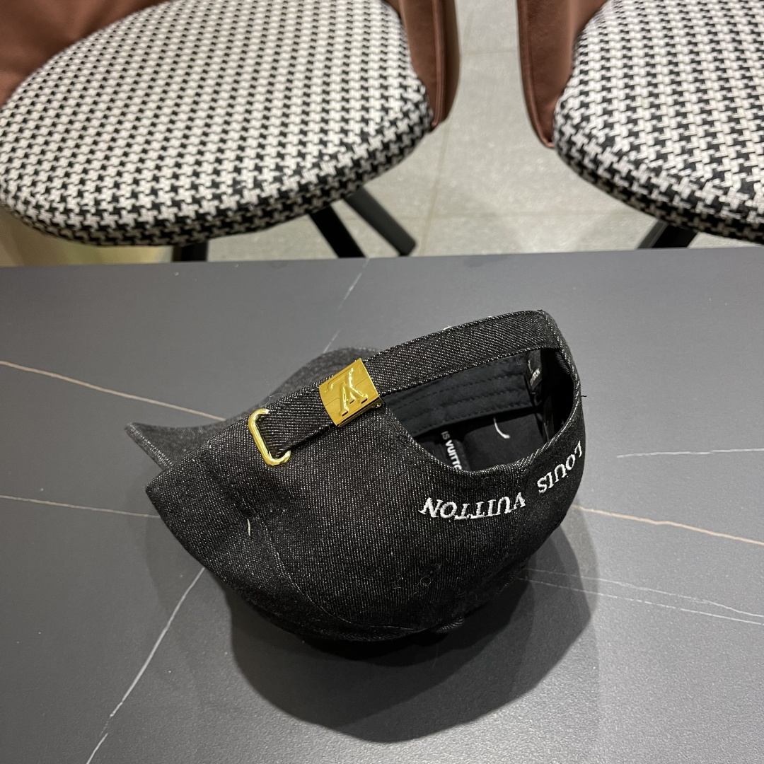  LV(路易威登)新款原单棒球帽，LV刺绣，专柜11开模订制，原版帆布面料+头层牛皮，精细刺绣！质量超赞