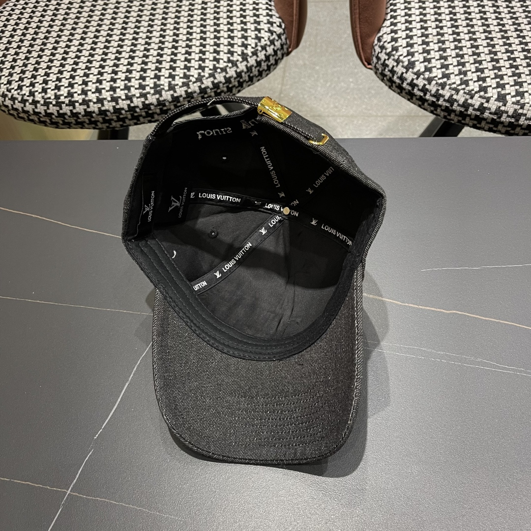  LV(路易威登)新款原单棒球帽，LV刺绣，专柜11开模订制，原版帆布面料+头层牛皮，精细刺绣！质量超赞
