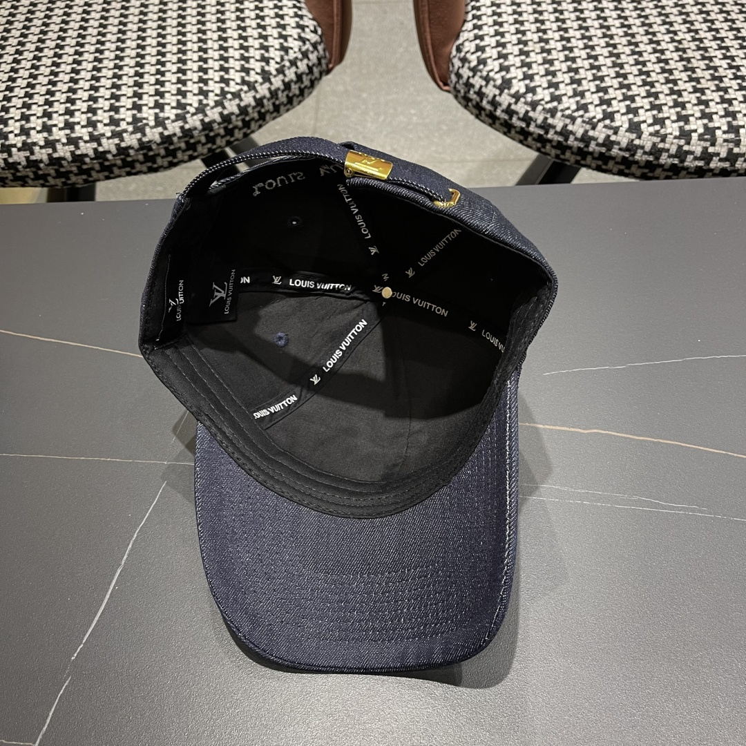  LV(路易威登)新款原单棒球帽，LV刺绣，专柜11开模订制，原版帆布面料+头层牛皮，精细刺绣！质量超赞