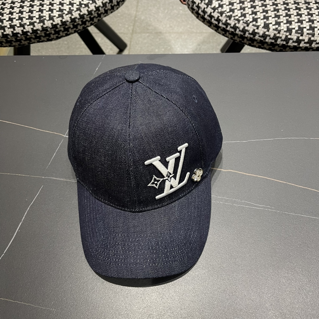  LV(路易威登)新款原单棒球帽，LV刺绣，专柜11开模订制，原版帆布面料+头层牛皮，精细刺绣！质量超赞