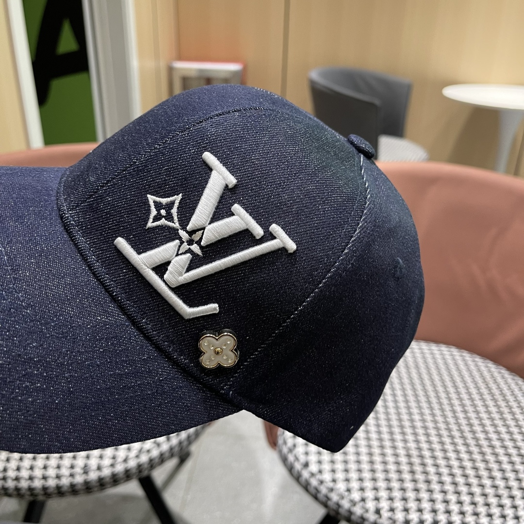  LV(路易威登)新款原单棒球帽，LV刺绣，专柜11开模订制，原版帆布面料+头层牛皮，精细刺绣！质量超赞