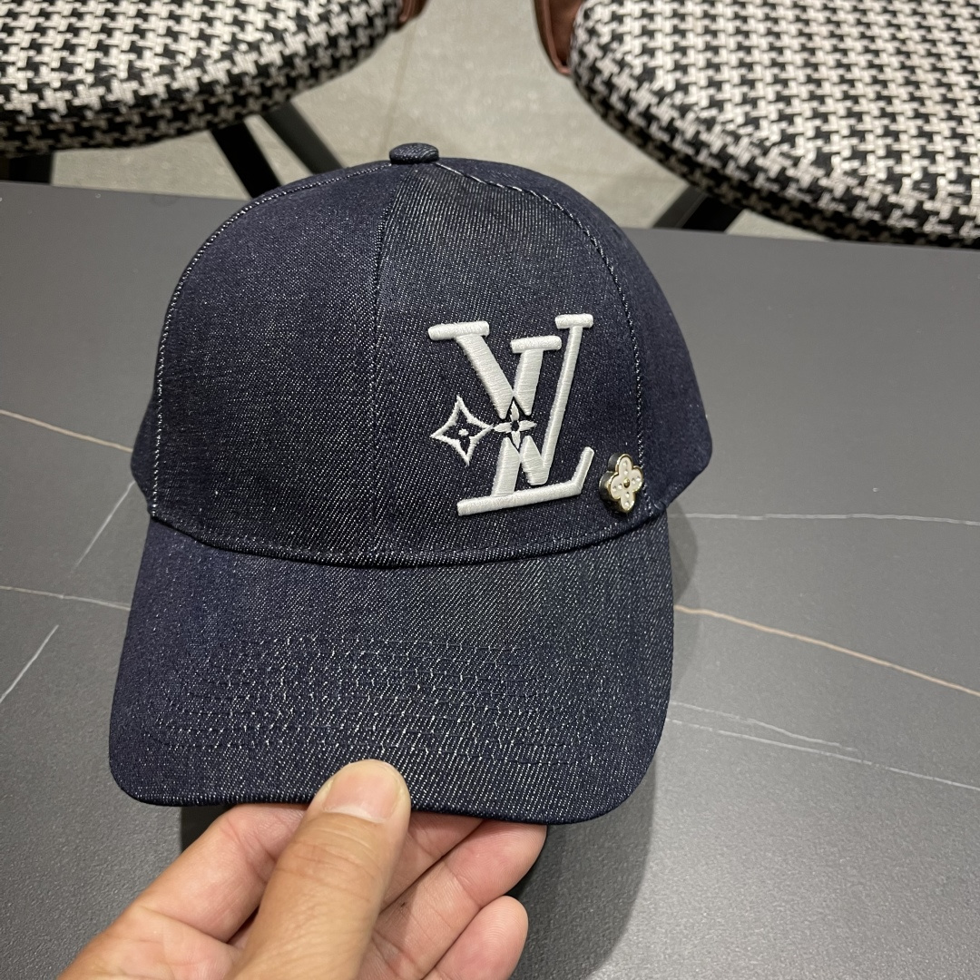  LV(路易威登)新款原单棒球帽，LV刺绣，专柜11开模订制，原版帆布面料+头层牛皮，精细刺绣！质量超赞
