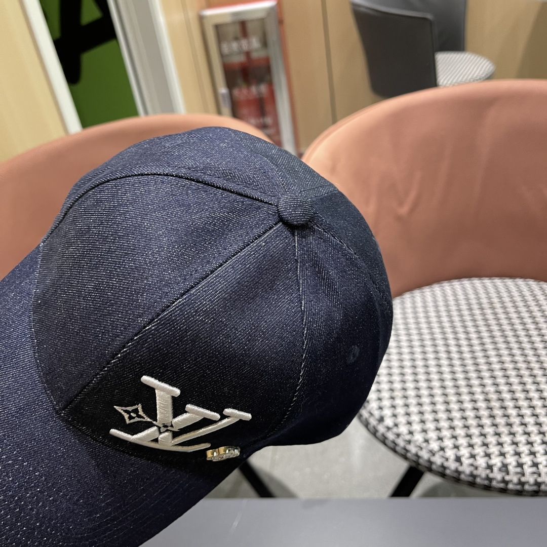  LV(路易威登)新款原单棒球帽，LV刺绣，专柜11开模订制，原版帆布面料+头层牛皮，精细刺绣！质量超赞