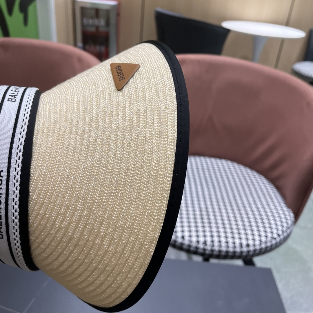  BALENCIAGA巴黎世家2025新款防晒帽子女款防紫外线萎形格空顶
太阳冰丝夏天骑车遮阳帽