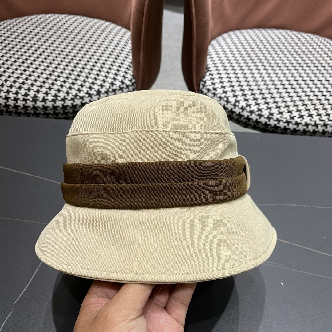 【CHANEL帽子女春秋新款出游日系百搭优雅渔夫帽高级感
显脸小时尚拼色盆帽
