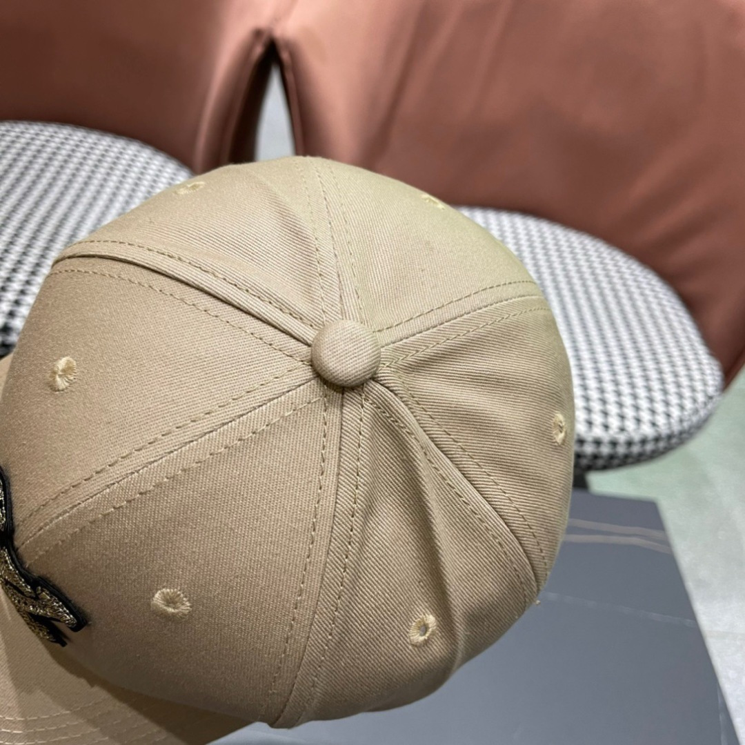 上新ꫛꫀꪝ ❥——❤
路易威登 Louis Vuitton 新品棒球帽时尚潮流，高端做工！细节看实拍哦