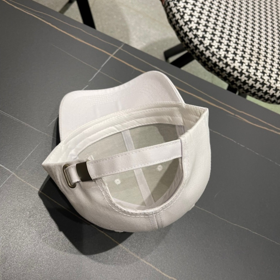 上新ꫛꫀꪝ ❥——❤
路易威登 Louis Vuitton 新品棒球帽时尚潮流，高端做工！细节看实拍哦