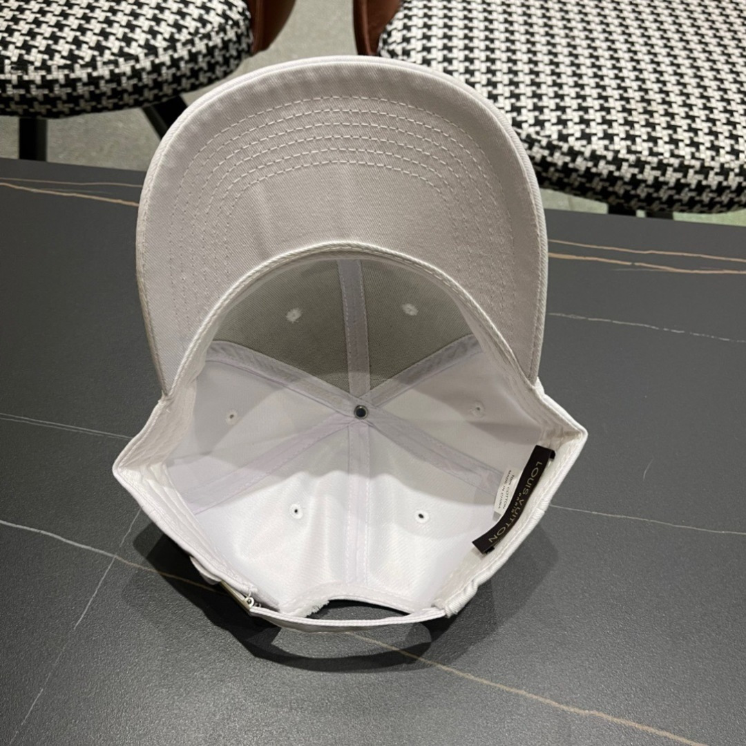 上新ꫛꫀꪝ ❥——❤
路易威登 Louis Vuitton 新品棒球帽时尚潮流，高端做工！细节看实拍哦