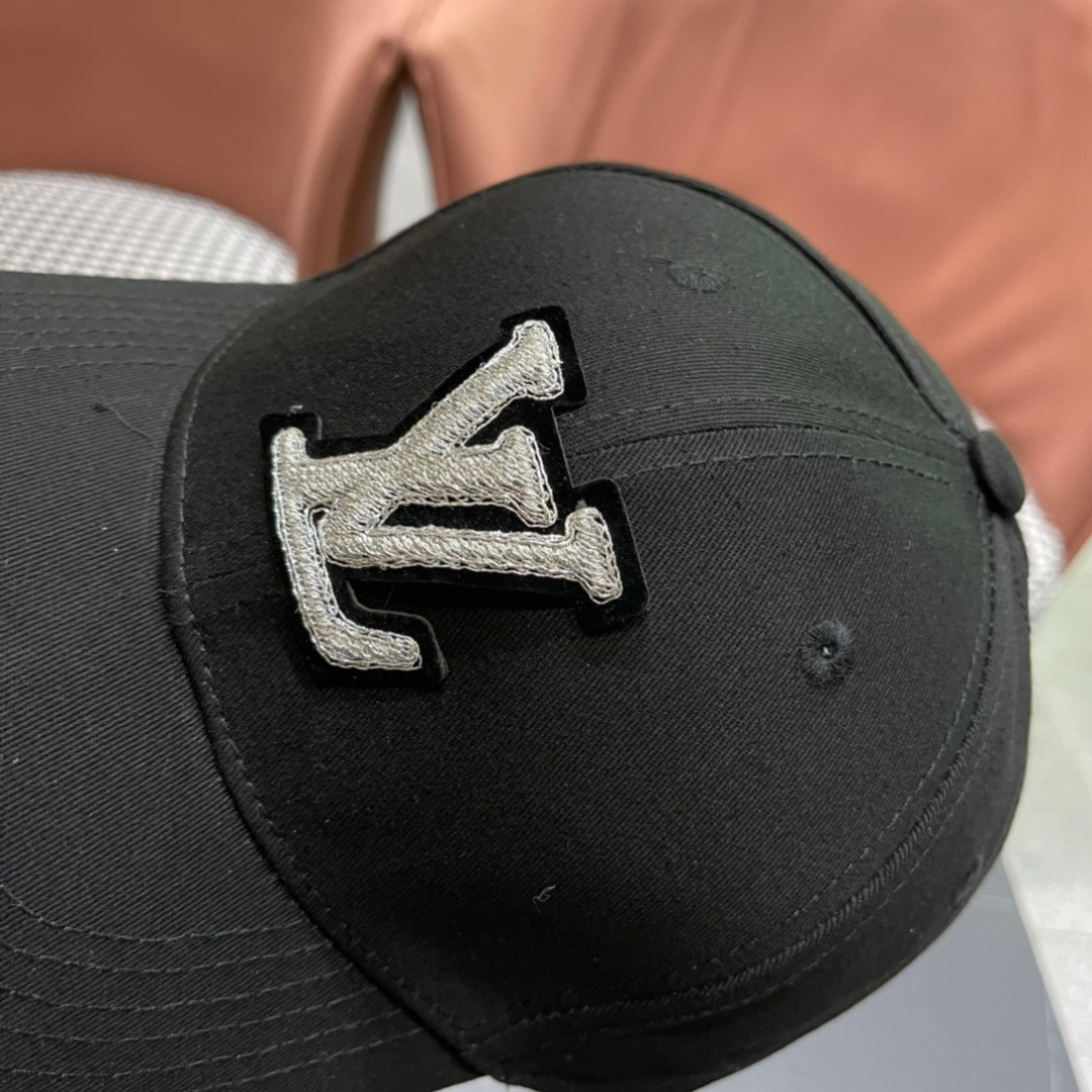 上新ꫛꫀꪝ ❥——❤
路易威登 Louis Vuitton 新品棒球帽时尚潮流，高端做工！细节看实拍哦