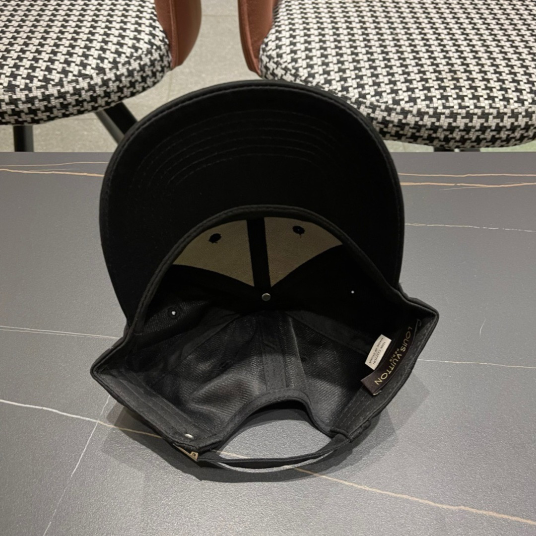 上新ꫛꫀꪝ ❥——❤
路易威登 Louis Vuitton 新品棒球帽时尚潮流，高端做工！细节看实拍哦