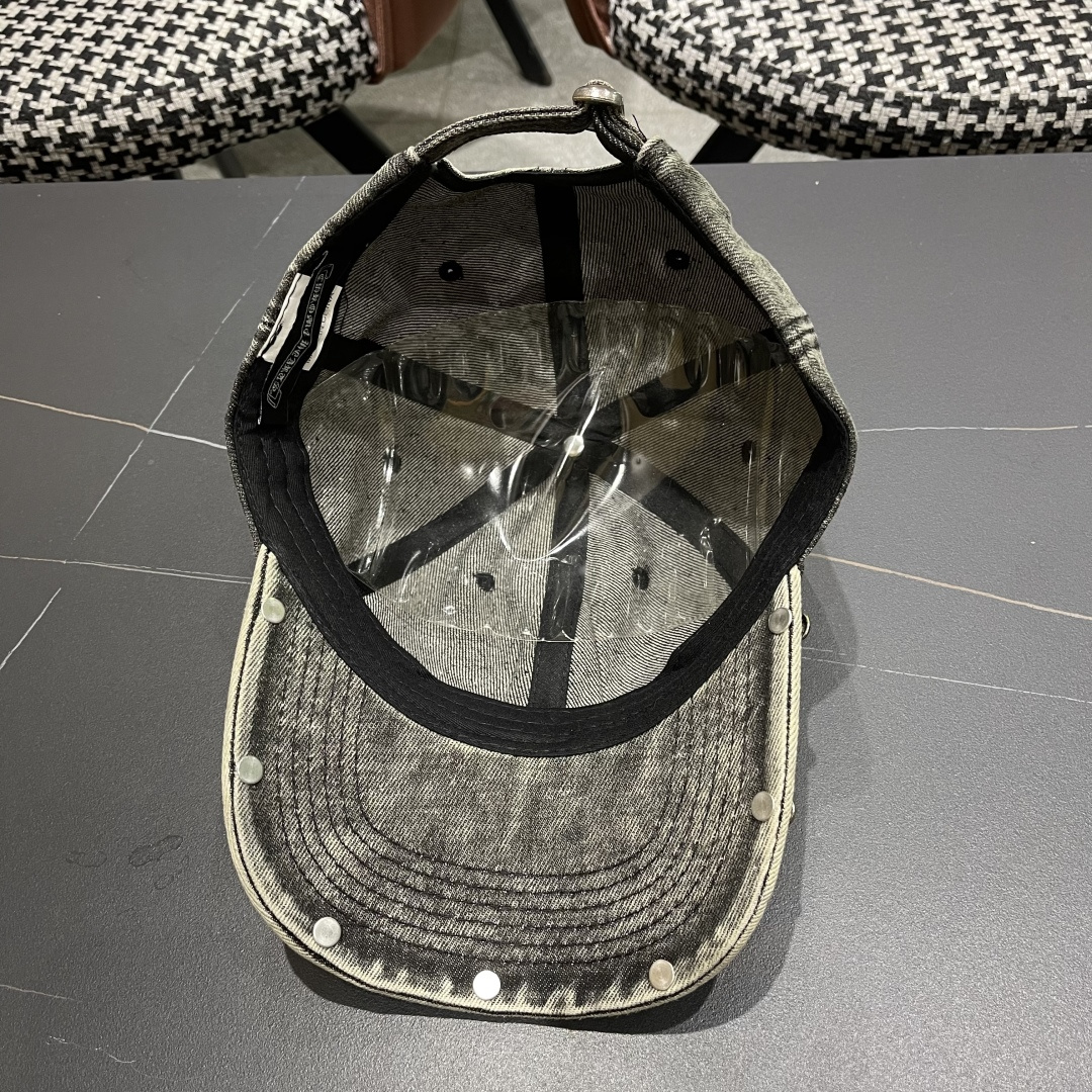 克罗心🆕春款牛仔面料棒球帽，个性时尚款
经典十字架标志，休闲带点酷酷的感觉，中性款
男女同款！多种色系，