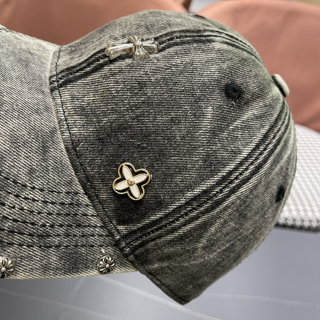 克罗心🆕春款牛仔面料棒球帽，个性时尚款
经典十字架标志，休闲带点酷酷的感觉，中性款
男女同款！多种色系，