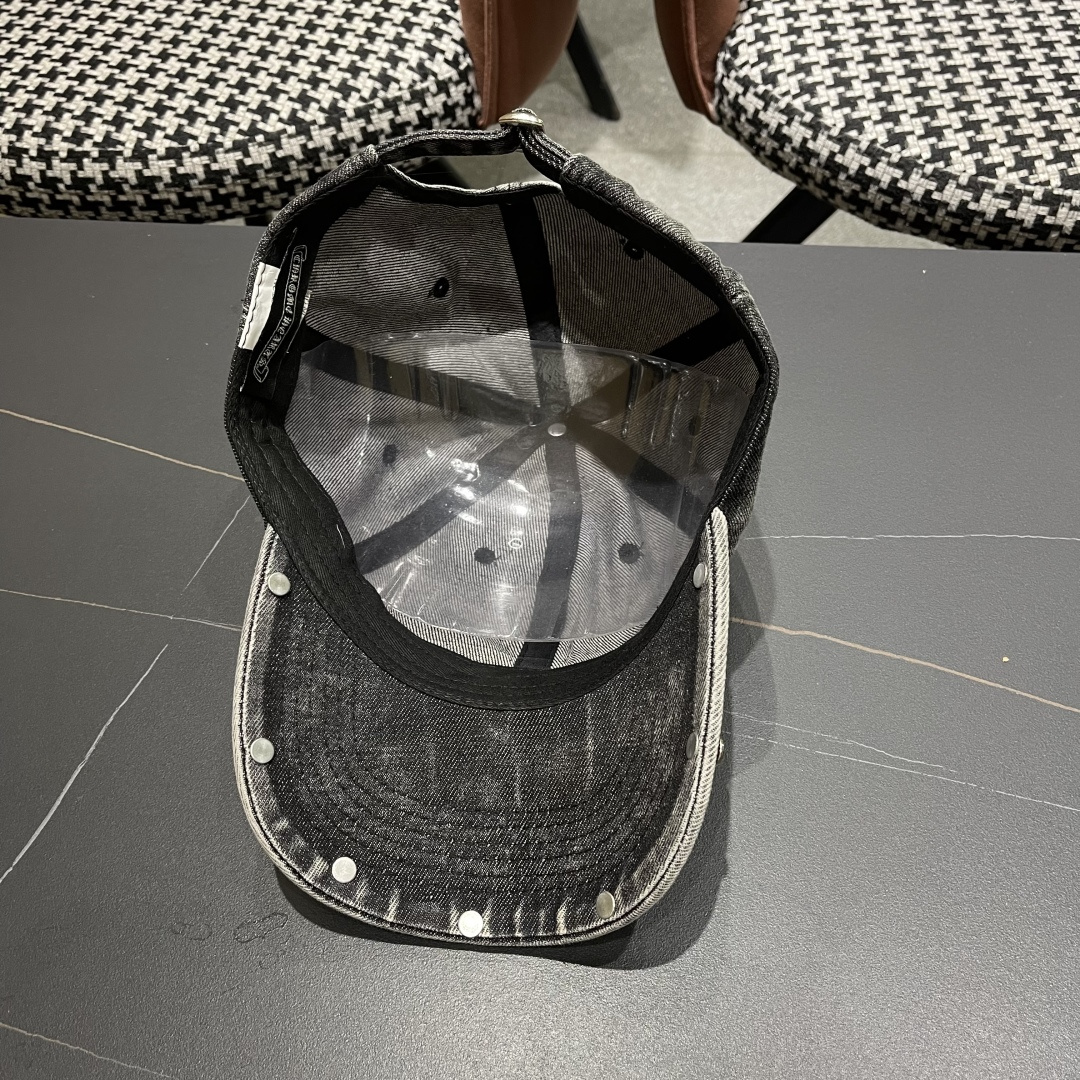 克罗心🆕春款牛仔面料棒球帽，个性时尚款
经典十字架标志，休闲带点酷酷的感觉，中性款
男女同款！多种色系，