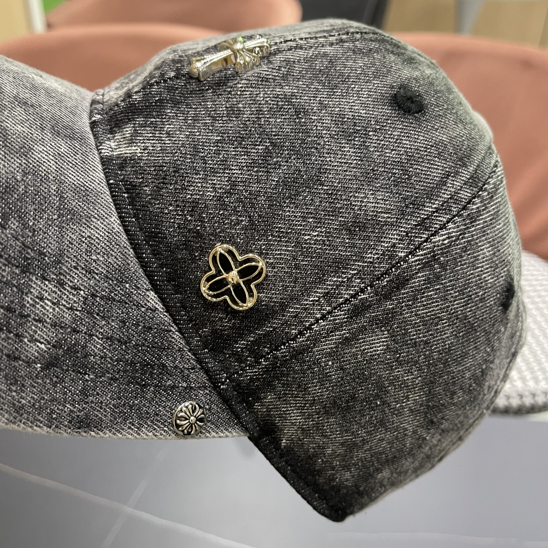 克罗心🆕春款牛仔面料棒球帽，个性时尚款
经典十字架标志，休闲带点酷酷的感觉，中性款
男女同款！多种色系，