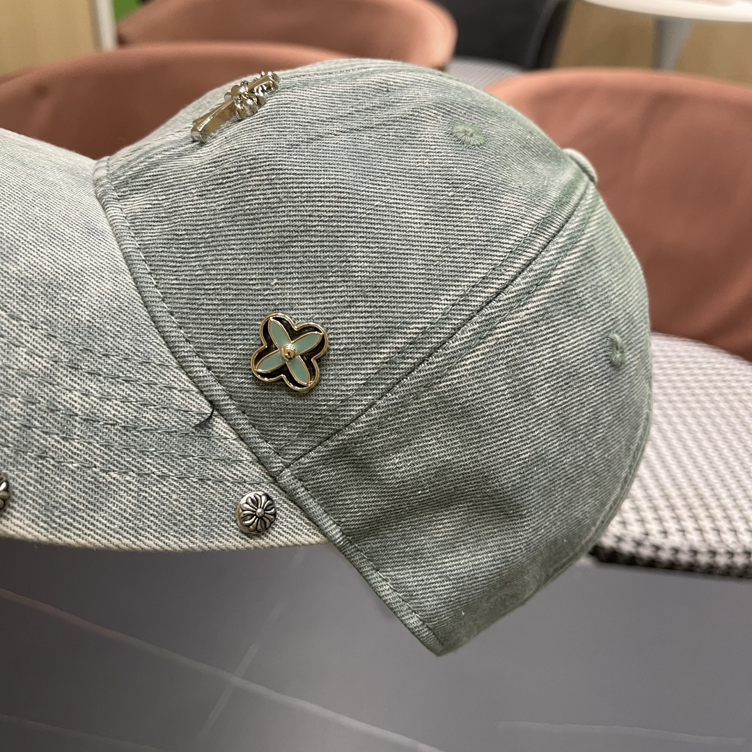 克罗心🆕春款牛仔面料棒球帽，个性时尚款
经典十字架标志，休闲带点酷酷的感觉，中性款
男女同款！多种色系，