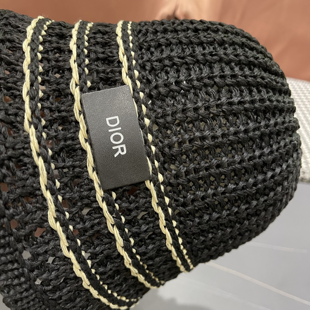  迪奥Dior 春夏季开叉蝴蝶结飘带品脸小桶帽子女编织透气百搭渔夫帽针织盆帽