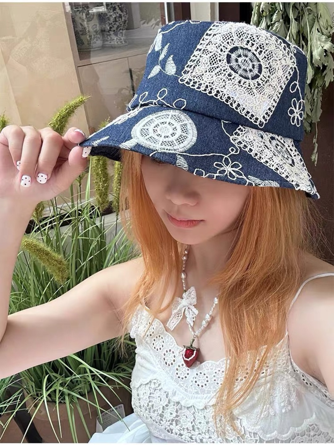  香奈儿2025潮流渔夫帽女春夏季新款绣花小沿显瘦韩版
酷炫青年街头男女帽子